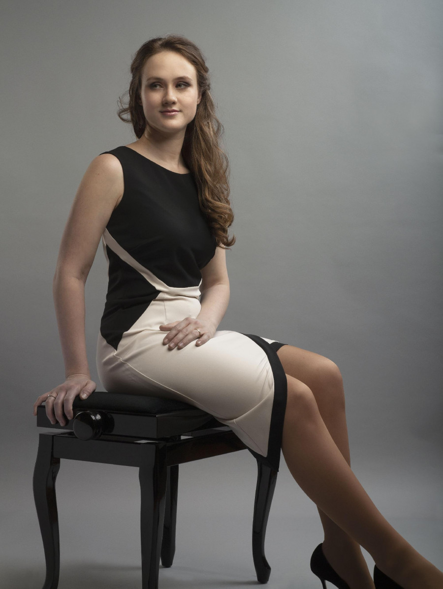Vida Mónika Ruth zongora diplomakoncertje