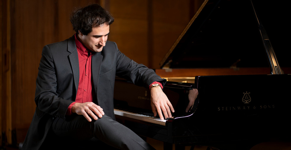 Hallgasson Füleire!