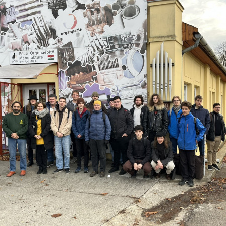 Tanulmányi kiránduláson jártak Pécsett a Hangszerészképző tanulói
